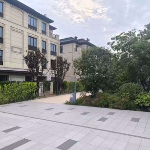 济宁 芝麻白与芝麻白搭配铺装，尺寸1200*600