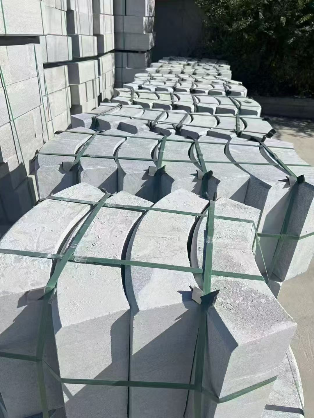 济宁 芝麻灰弧形路沿石