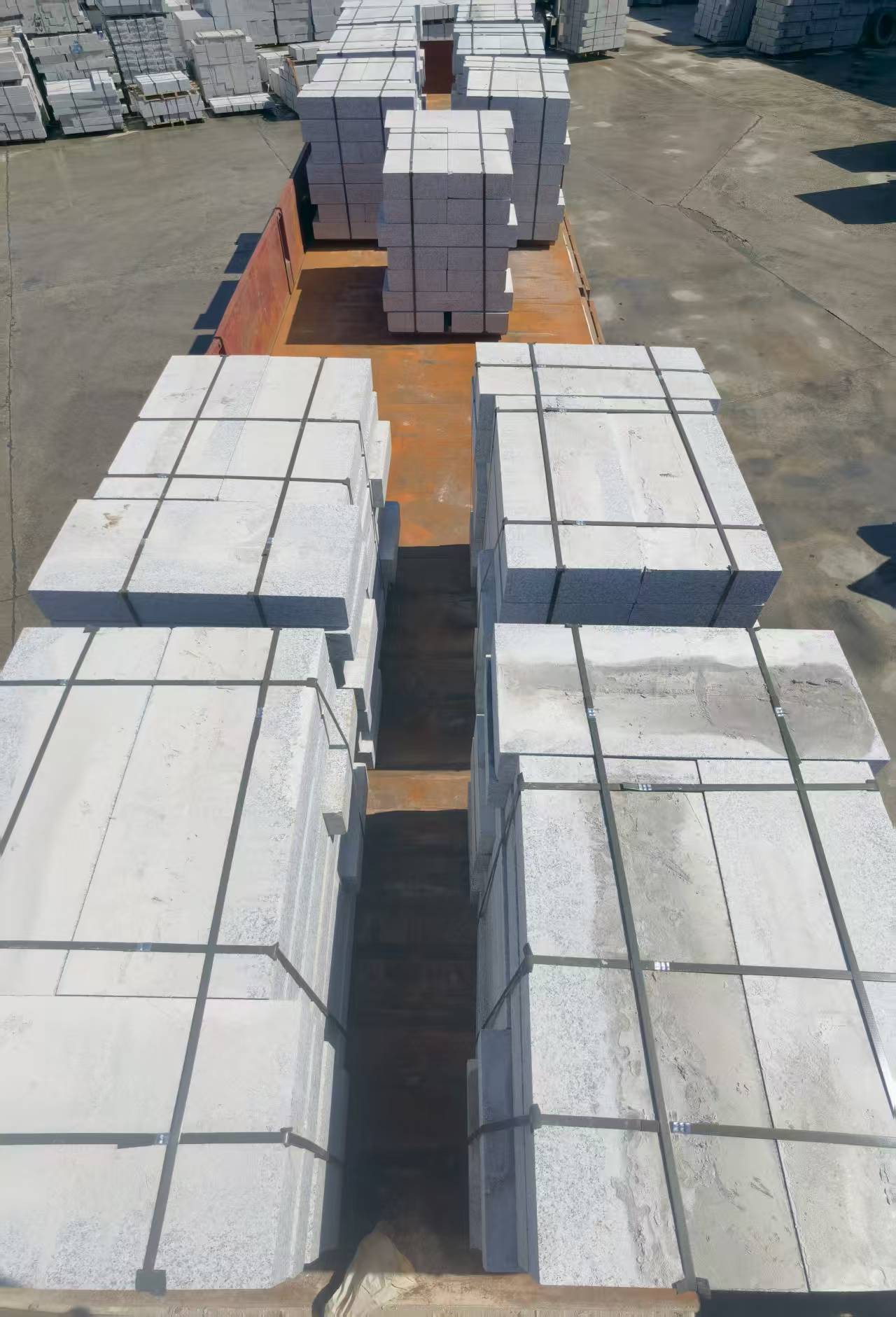 济宁 路沿石装车出货