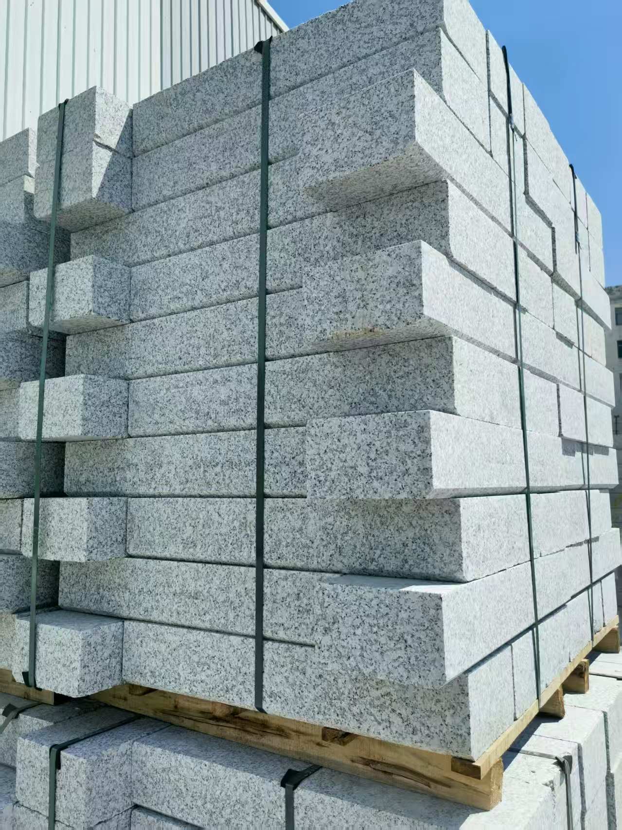 济宁 路沿石颜色均匀、尺寸标准