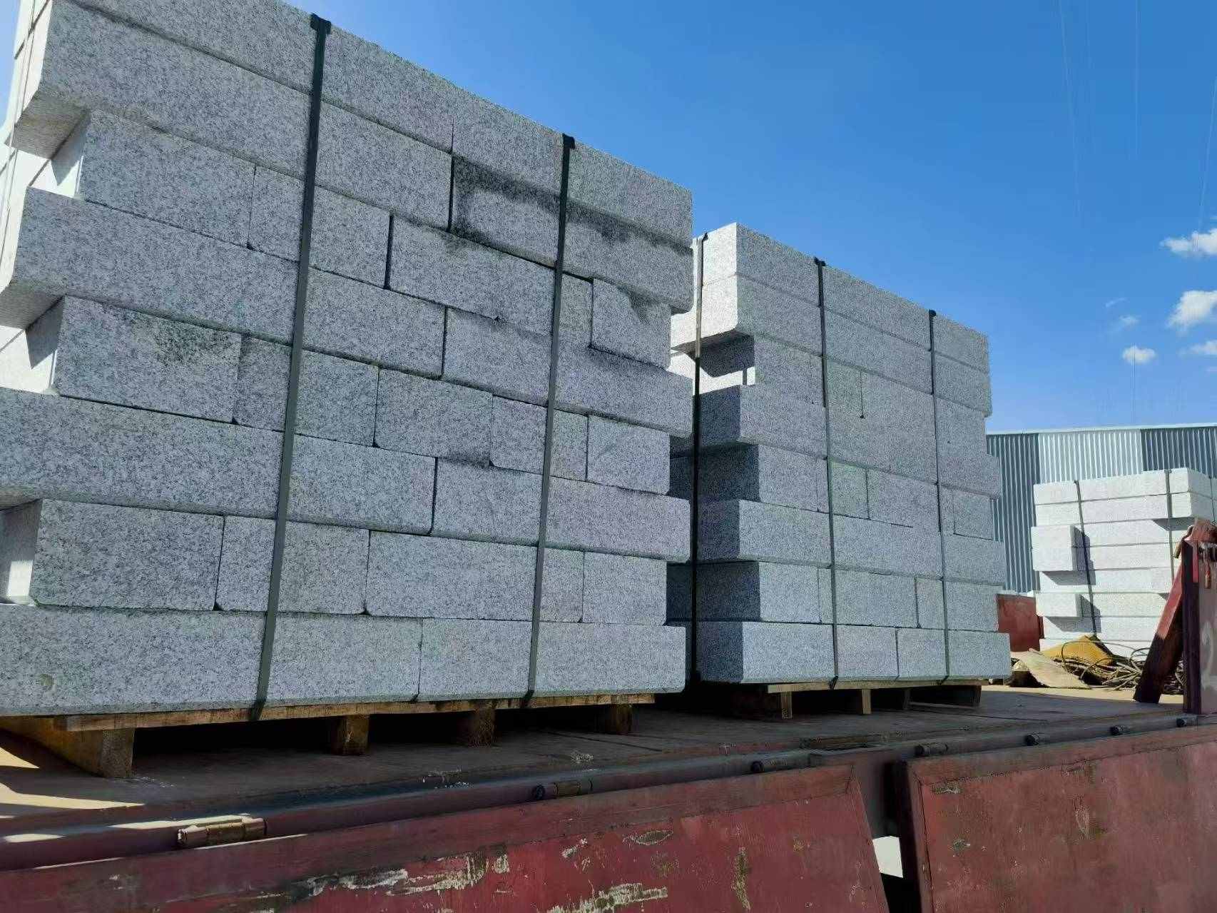 济宁 路沿石装车出货