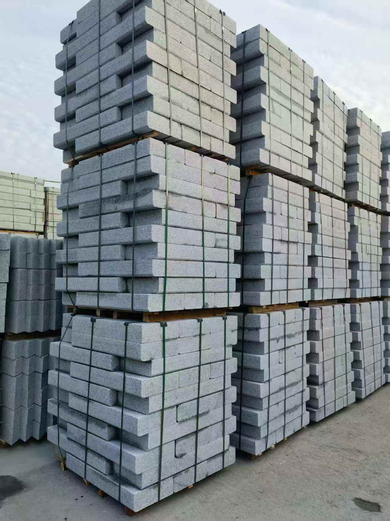 济宁 路沿石（路侧石），颜色一致，尺寸标准