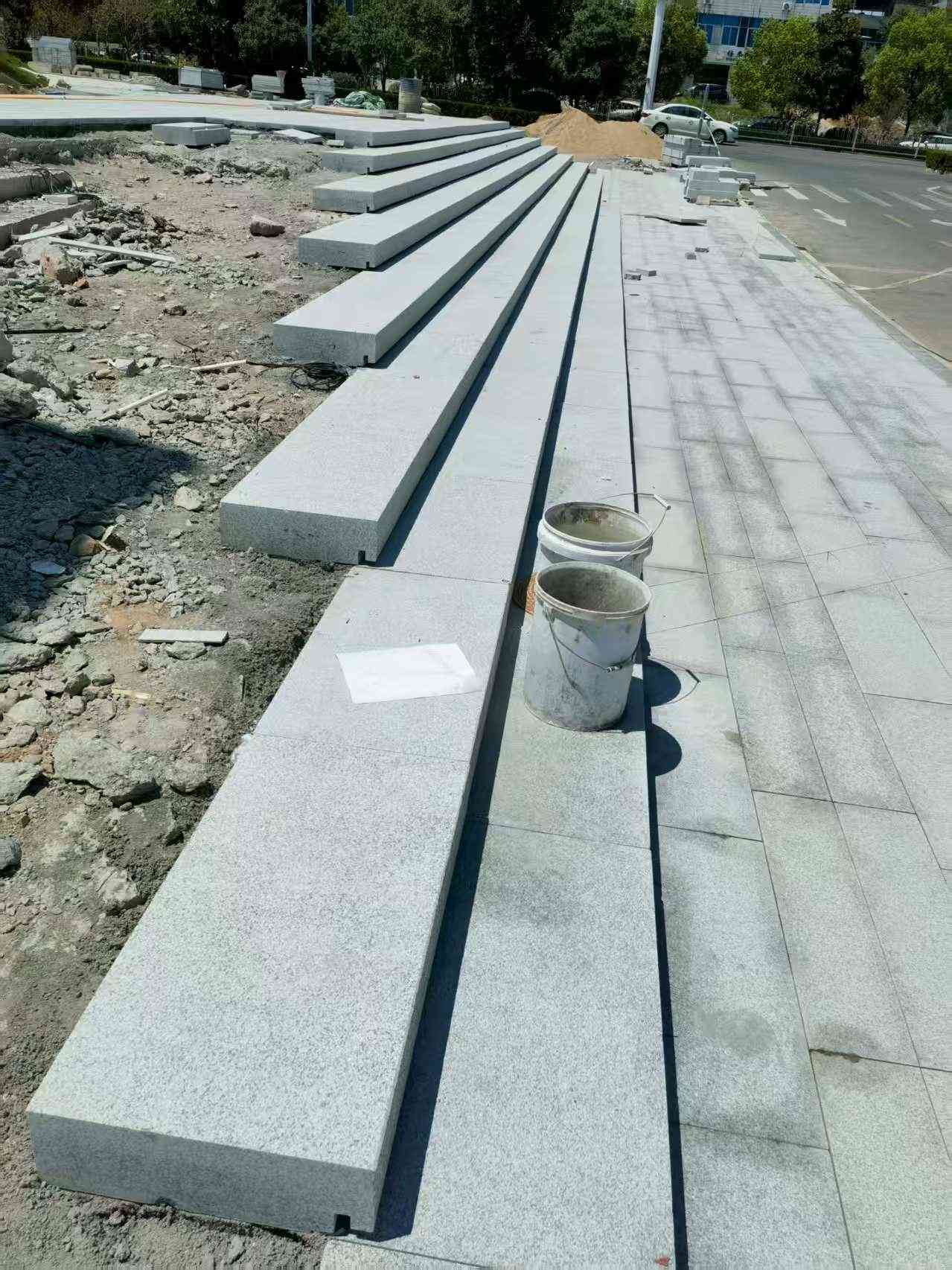 济宁 芝麻白整石台阶，施工现场