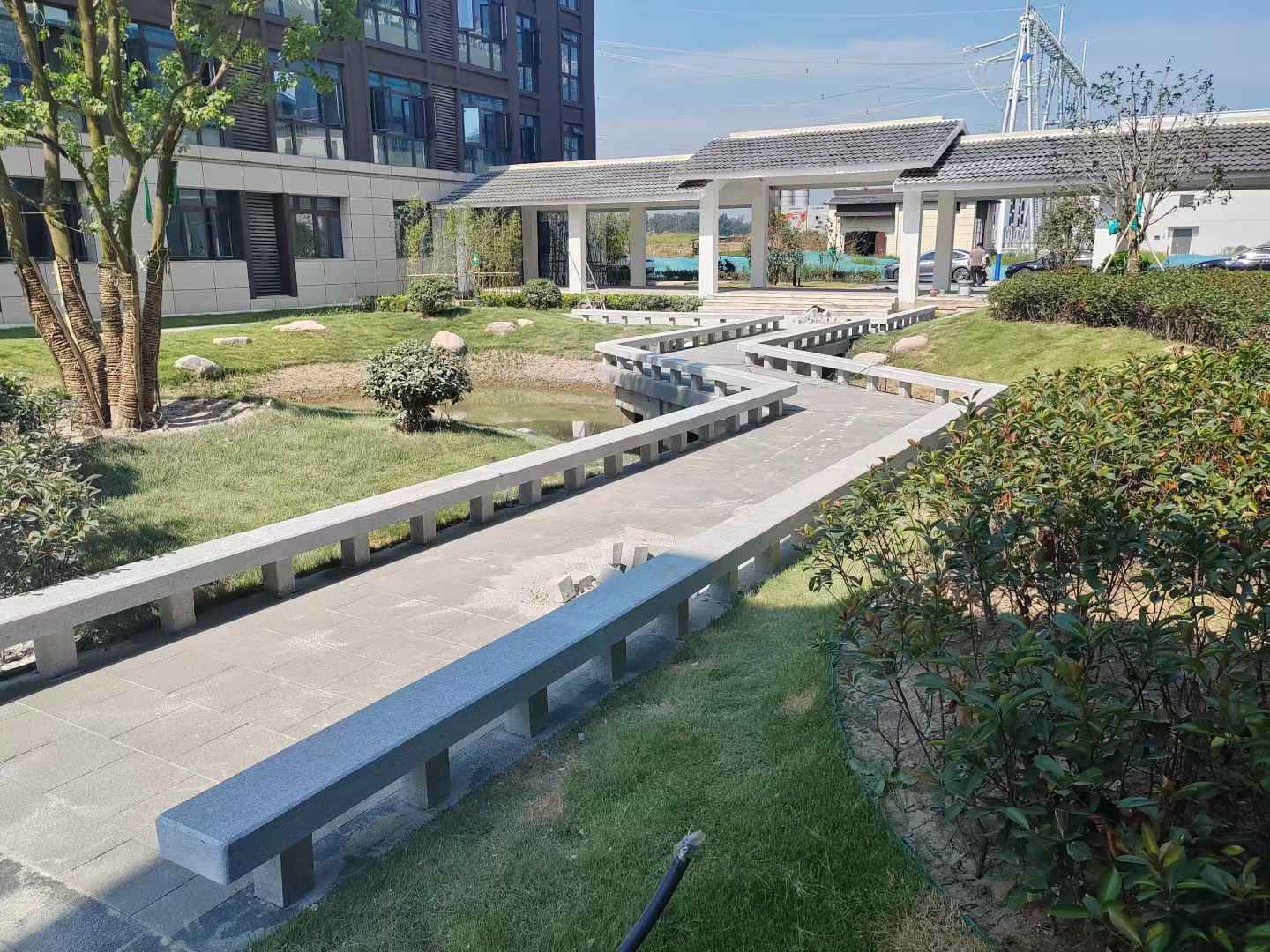 济宁 芝麻灰小区坐凳&栏杆安装效果