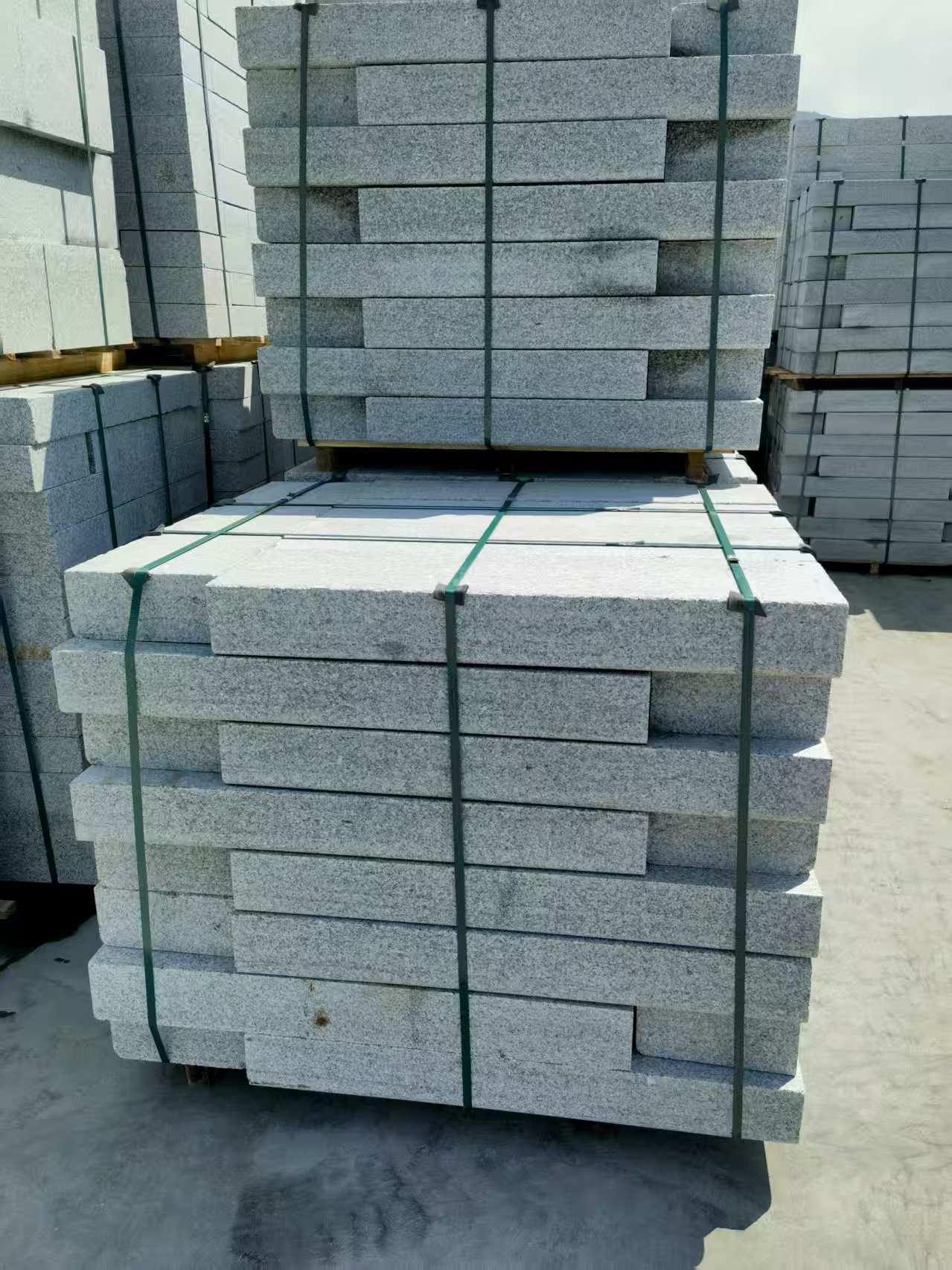 济宁 芙蓉白花岗岩路沿石、平石尺寸标准，色泽均匀