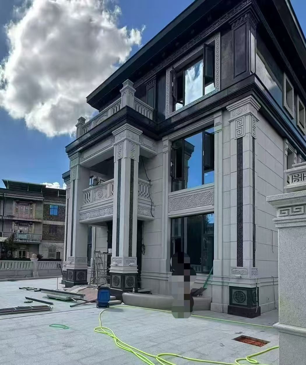 济宁 别墅干挂，芝麻白与芝麻黑完美配合