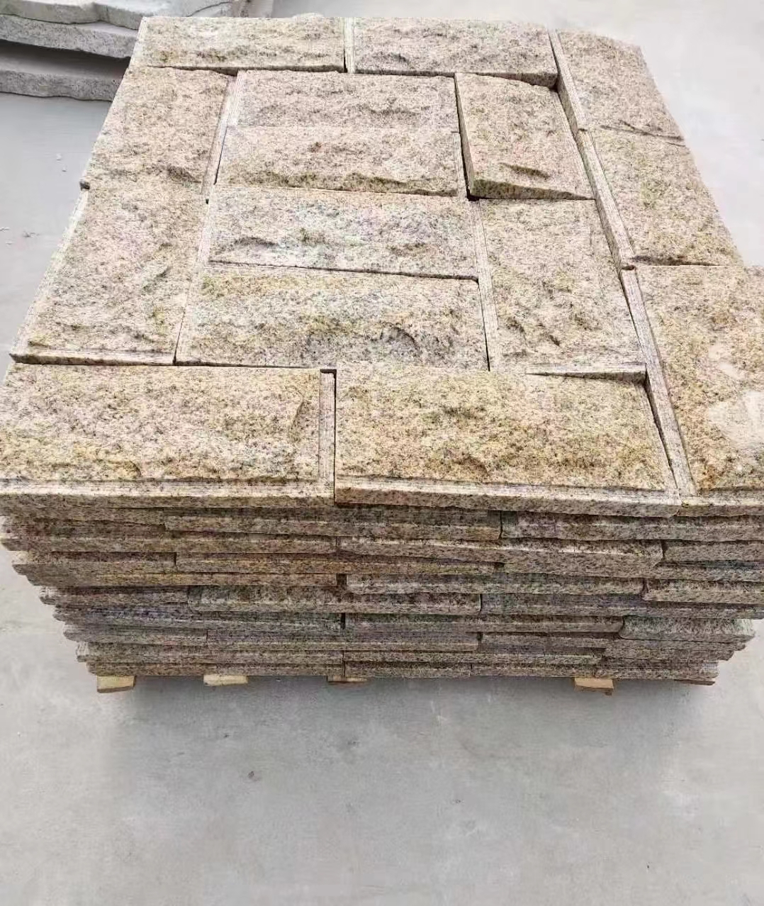 济宁黄锈石蘑菇石