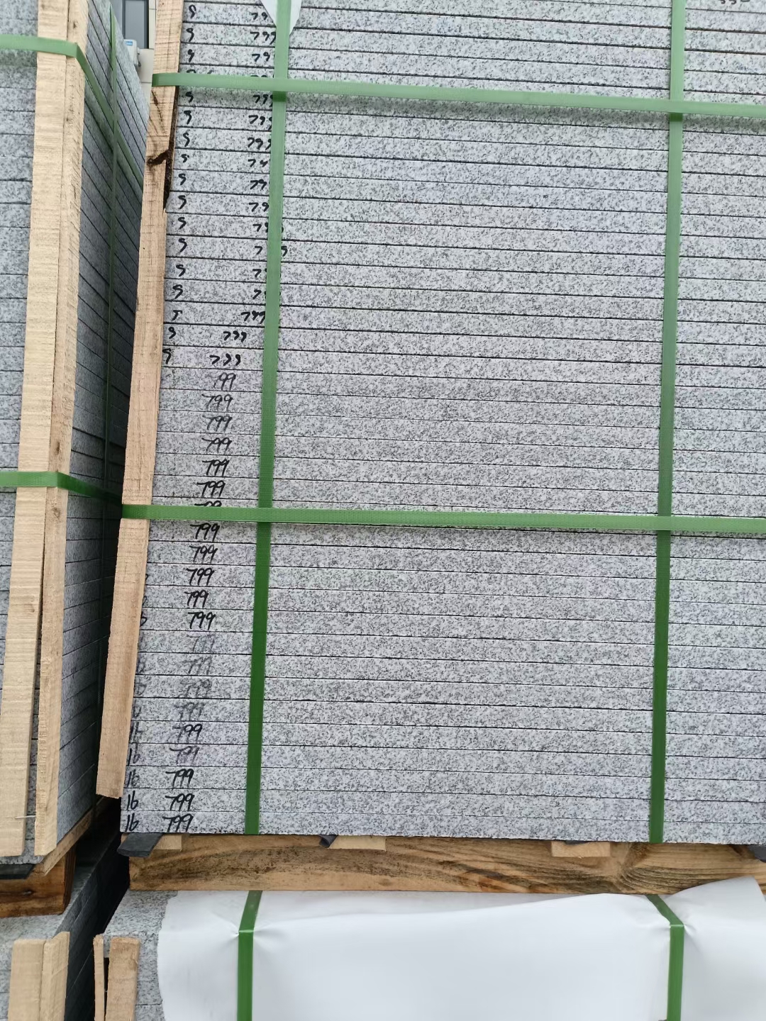 济宁 芝麻白石材地铺做法